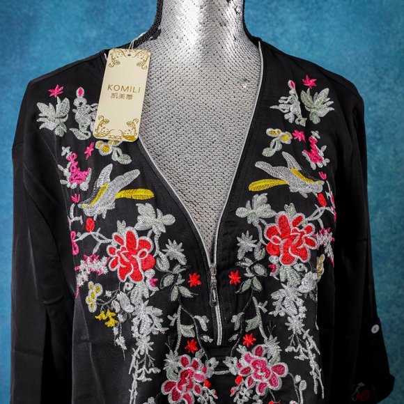 NWT KOMILI | Black Embroidered Tab-Sleeve V-Neck Swing Top - Large - Picture 6 of 9